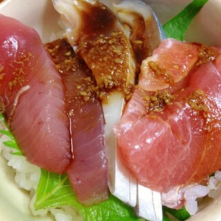 カツオマグロ鯖きずしの海鮮丼